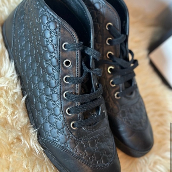 Gucci Black High-Top Sneakers with Textured Leather and Lace-Up Design - Picture 6 of 8